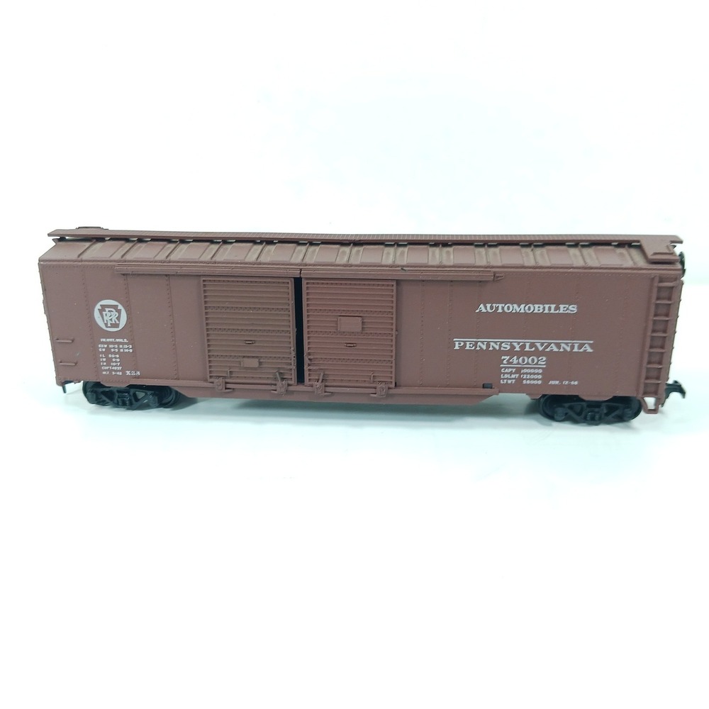 Athearn HO Scale Pennsylvania Railroad 50 Ft Plug Door Boxcar 74002 Brown PRR